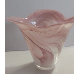 Gorgeous Art Glass Pink white Swirl Vase Scalloped Edge Shell Design 4 1/2" X 5"
